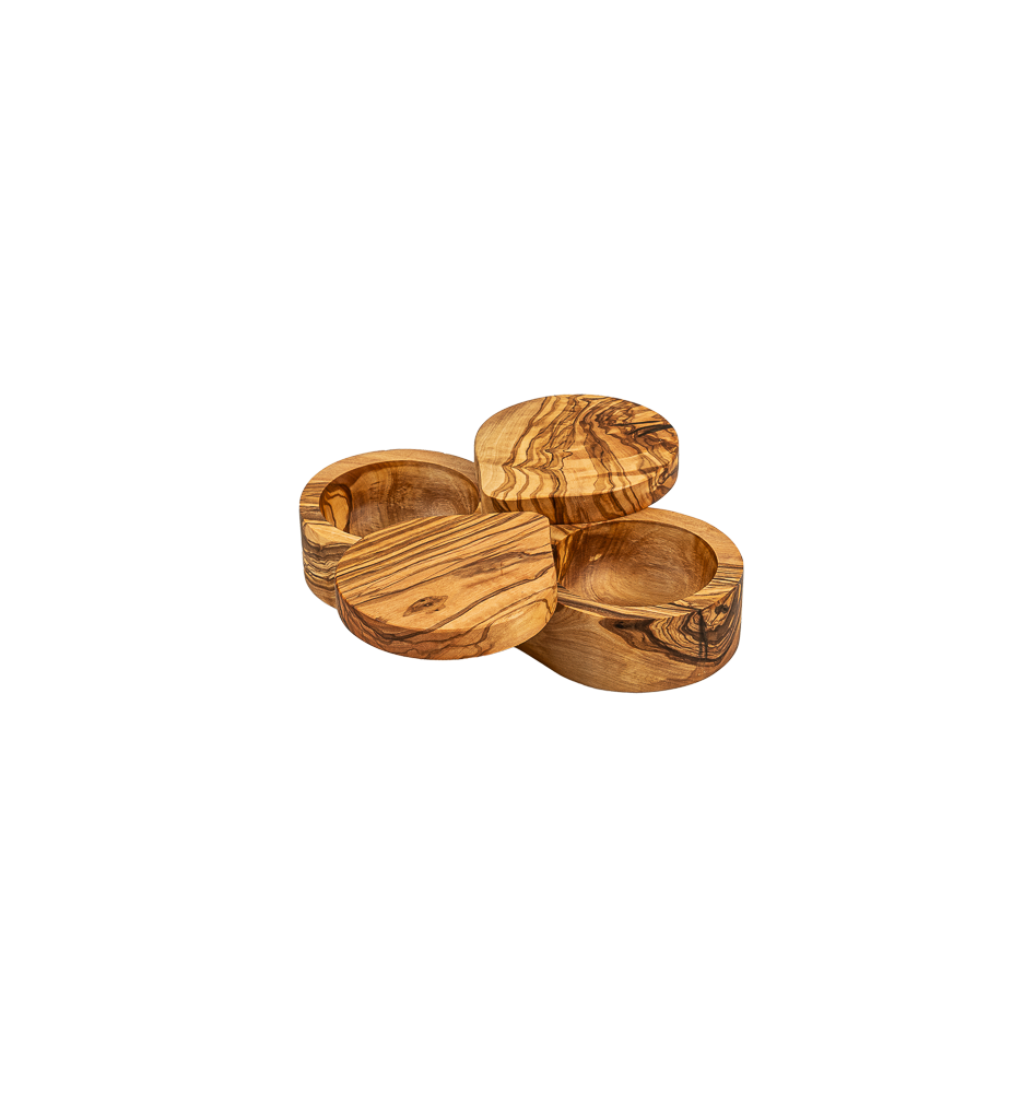 Trois récipients Main à sel double en bois d'olivier avec couvercles assortis, fabriqués en bois d'olivier clair aux veines foncées, sont disposés ensemble sur un fond blanc uni.