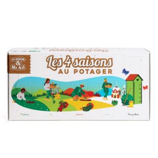 Le "Kit jardinage 4 saisons" est présenté dans une boîte colorée, décorée d'illustrations de personnes en train de jardiner, de récolter des légumes et de travailler près d'un hangar vert, entourées de papillons et de cultures luxuriantes.