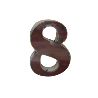 Un "chiffre huit 15cm en métal recyclé" vintage, marron foncé, avec une finition rustique et usée, est photographié sur un fond blanc.