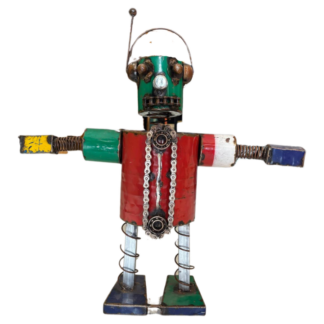 Robot Fire Up2 métal 52cm - couleurs aléatoires : une sculpture en métal recyclé avec bras tendus, jambes à ressort, engrenages sur le torse et une tête ornée d'une antenne et de casques, pour un look fantaisie.