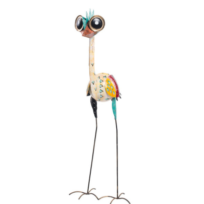 L'Emu Funky Up Metal Deco est une sculpture fantaisiste de 90 cm de haut, avec de grands yeux exagérés, des ailes colorées, des accents sarcelle et jaune, et de longues pattes fines avec des pieds en fil de fer excentriques.