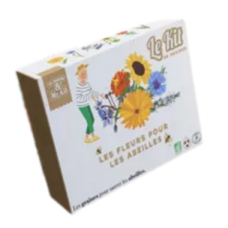 Une boîte étiquetée "Kit fleurs pour abeilles" présente des illustrations de fleurs colorées et une personne vêtue d'un pantalon vert et d'une chemise rayée, avec des symboles écologiques et le texte "Les Fleurs Pour Les Abeilles".