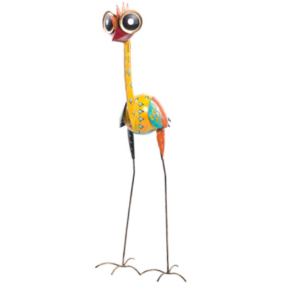 L'Emu funky up metal deco 90cm est une grande sculpture fantaisiste en métal avec des yeux surdimensionnés, un cou jaune, un bec orange, des plumes multicolores et de longues pattes funky. Elle mesure 90cm de haut sur un fond blanc.