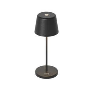 La Lampe MONACO est une lampe de table noire moderne et minimaliste, dotée d'une base cylindrique, d'une tige élancée et d'un abat-jour conique simple, présenté sur un fond blanc.