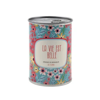 Boîte de conserve cylindrique avec un motif floral coloré et une étiquette portant la mention "Kit à semer - La vie est belle" sur le devant, sur fond blanc.