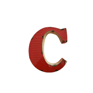 Lettre "A" tridimensionnelle en métal recyclé, d'une hauteur de 15 cm, peinte en rouge avec une finition rustique et légèrement usée et de petits points noirs sur les bords, isolée sur un fond blanc.