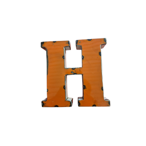 Une grande lettre orange majuscule "A" avec des taches noires et un aspect légèrement usé, dans le style de la Lettre A déco métal recyclé 15cm, isolée sur un fond blanc.