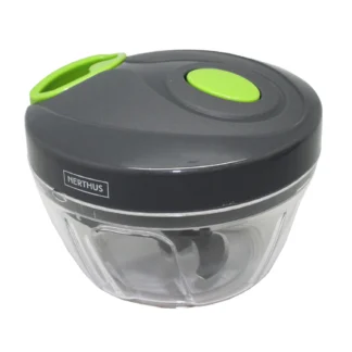 Un hachoir rond en plastique transparent "Hachoir Manuel" (2 tailles) avec un couvercle gris foncé, une poignée verte, une lame interne visible et la marque "Nerthus" étiquetée sur le couvercle.