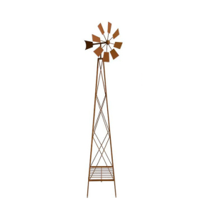 Le Moulin Jardin Fer Rouille est un simple moulin à vent en métal de couleur brune, doté d'une haute et étroite tour en treillis et d'un petit ventilateur rotatif au sommet, présenté sur un fond blanc uni.