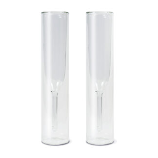 Deux Lot 2 Flûtes 150 ml se tiennent côte à côte. Chaque verre transparent et haut a une forme cylindrique avec un verre à vin inversé suspendu à l'intérieur. Le fond est blanc.