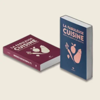 Deux livres "Recettes Fabuleuse" sont présentés : l'un à plat, l'autre à la verticale. Les deux couvertures présentent des illustrations simples de légumes, l'une sur fond bordeaux, l'autre sur fond bleu marine.