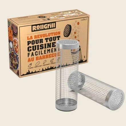Deux paniers à grillades cylindriques en métal sont placés devant une boîte "RollGrill Barbecue Inox" comportant un texte en français sur la cuisson facile au barbecue et des images d'aliments grillés.
