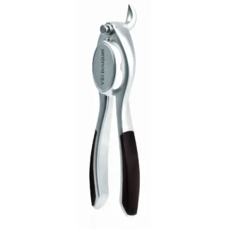 L'Ouvre Champagne Inox est un décapsuleur en métal avec poignée noire et "Vin Bouquet" gravé sur le côté, présenté debout sur fond blanc.