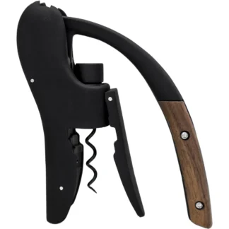 Le Tire-bouchon à levier ergonomique + bois de noyer est un tire-bouchon à levier en bois noir et noyer avec une poignée courbée et un coupe-fil intégré, présenté en vue latérale sur fond blanc.