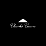 Triangle blanc au-dessus du texte cursif "Charles Canon" sur fond noir uni.