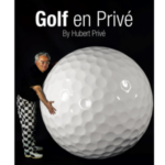 Un homme aux cheveux gris et au pantalon à carreaux se tient à côté d'une balle de golf géante qu'il serre dans ses bras, sur un fond noir. Le texte au-dessus indique "Golf en Privé By Hubert Privé.