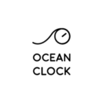 Logo noir et blanc représentant une vague minimaliste au-dessus d'un cadran d'horloge circulaire, suivi des mots "OCEAN CLOCK" en caractères gras et majuscules.