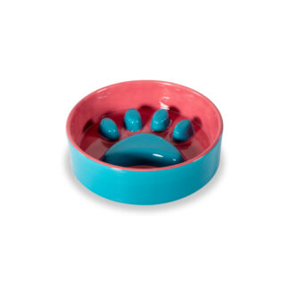 Un bol bleu et rose avec des bosses en forme d'empreinte de patte à l'intérieur, conçu pour ralentir l'alimentation de l'animal.