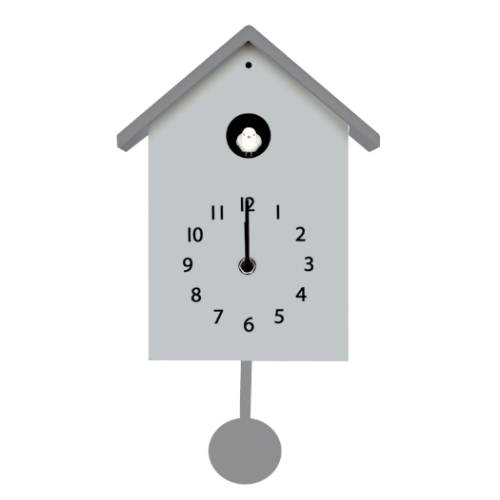 Horloge coucou gris clair en forme de maison, avec un petit oiseau blanc à la fenêtre et un pendule circulaire suspendu en dessous.