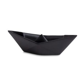 Un bol décoratif noir mat, le « Bateau origami décoratif Barchetta Maps Edition » (30 cm), dont les bords pliés bien marqués rappellent un bateau en papier origami, est présenté sur un fond blanc.