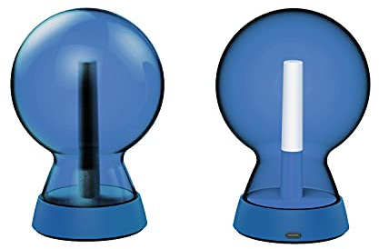 Deux récipients bleus « Mr Bio Lamp-Xoopar », tous deux de forme sphérique et contenant des objets cylindriques ; celui de gauche contient un cylindre noir, celui de droite un cylindre blanc. Les deux reposent sur des socles bleus.