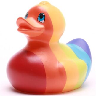 Canard de bain Baby Garçon : un canard en caoutchouc au corps aux couleurs de l'arc-en-ciel, orné de rayures rouges, orange, jaunes, vertes, bleues et violettes, et doté de grands yeux bleus.