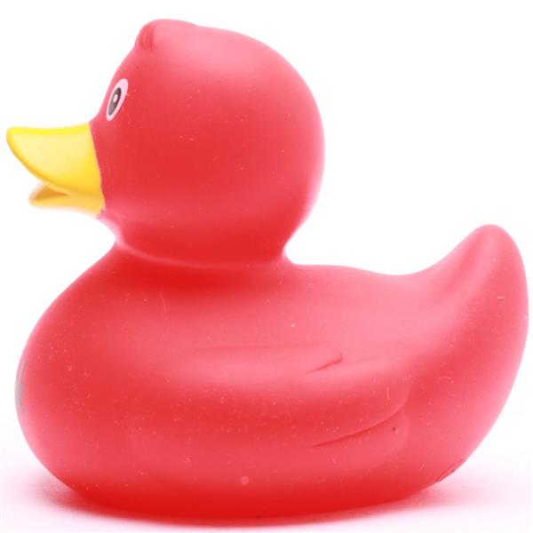 Un canard en caoutchouc rouge au bec jaune est représenté de profil, tourné vers la gauche, sur un fond blanc.
