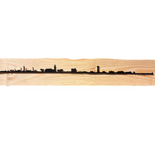 La décoration murale « Skyline » d'Andernos-les-Bains en métal noir – 30 cm représente la silhouette d'une ligne d'horizon urbaine en métal noir, avec diverses formes de bâtiments et de tours découpées sur toute sa longueur, le tout sur fond blanc.