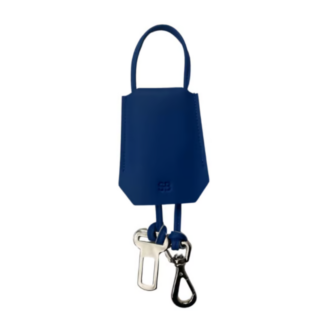 Le Secubag est un porte-clés bleu muni d'une poignée, orné de deux fermoirs métalliques : l'un rectangulaire et argenté, l'autre noir de type mousqueton, le tout sur fond blanc.