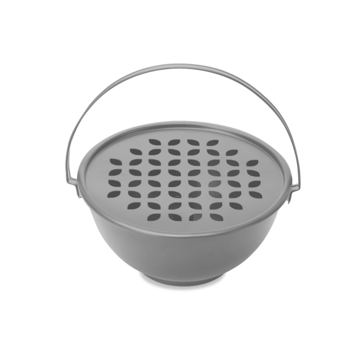 Un porte-spirale anti-moustiques magnétique, gris et rond, à poser ou sur pied, muni d'une poignée et d'un motif de trous ovales sur le couvercle.