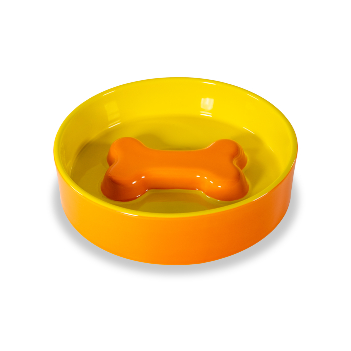 Voici une version remaniée de la phrase en utilisant les informations fournies sur le produit : La « Gamelle anti-glouton motif Os en grès orange et jaune – Ø 20 cm » est un bol en grès orange et jaune orné d’un motif en relief en forme d’os au centre, spécialement conçu pour ralentir la prise de repas de votre animal.